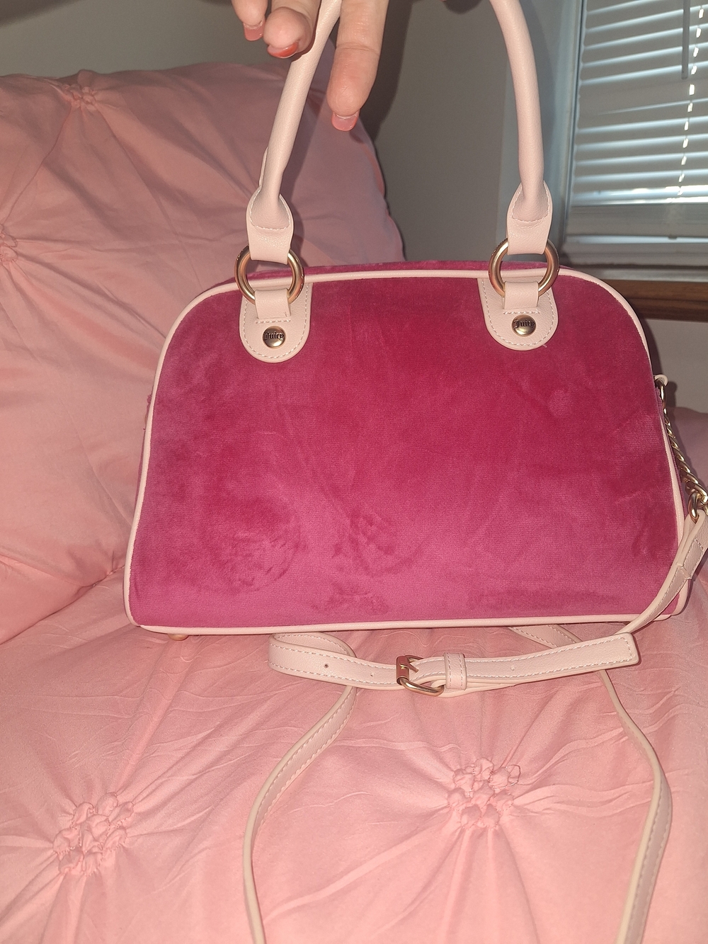 EXCLUSIVE Y2K Juicy Couture Pink Velvet Logo Crossbody Bag - Picture 8 of 10